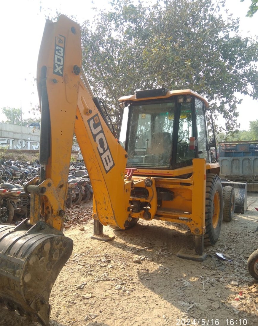 अवैध खनन में तीन डम्फर, जेसीबी जब्त कीं