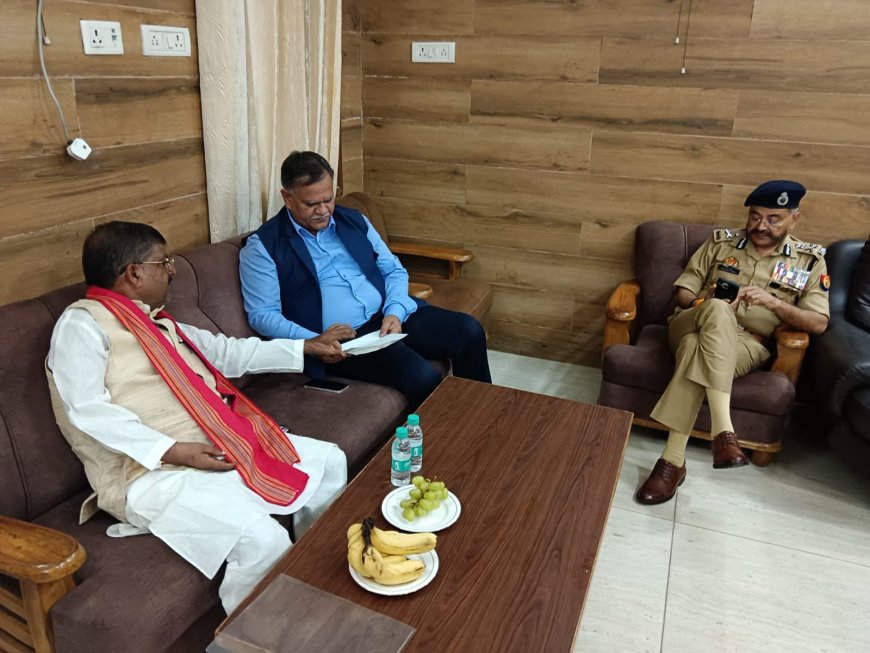 रुदौली विधायक ने मुख्य सचिव के सामने रखा सड़कों का मुद्दा