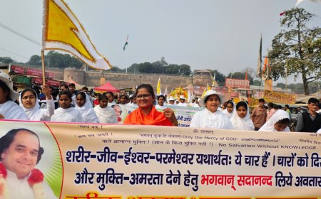 धर्म धर्मात्मा धरती रक्षार्थ भगवान् विष्णु राम कृष्ण एवं सदानन्द जी की निकाली गई भव्य शोभायात्रा ।               