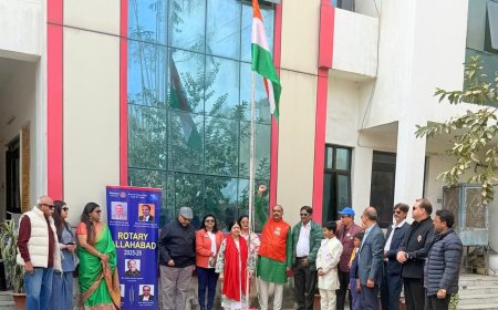 रोटरी इलाहाबाद के अध्यक्ष राजीव रंजन अग्रवाल ने 77वें गणतंत्र दिवस डॉ. अभिलाषा चतुर्वेदी के अस्पताल में बड़े ही हर्षोल्लास के साथ मनाया
