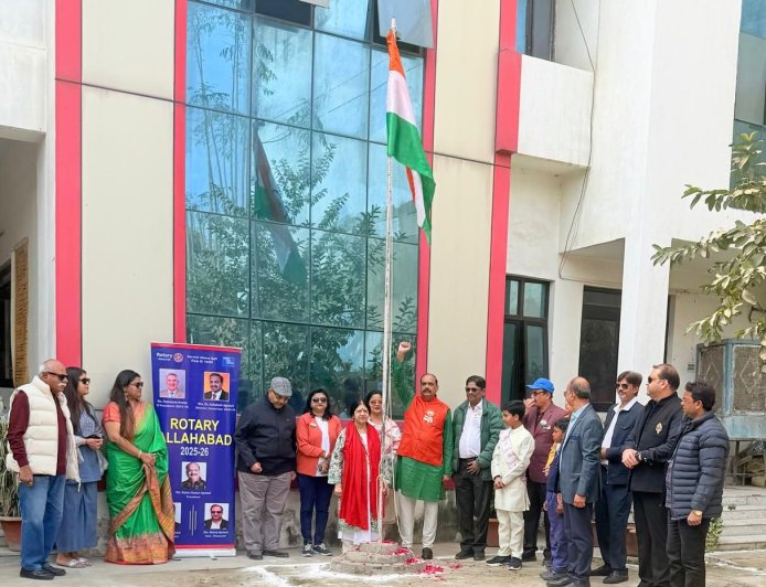 रोटरी इलाहाबाद के अध्यक्ष राजीव रंजन अग्रवाल ने 77वें गणतंत्र दिवस डॉ. अभिलाषा चतुर्वेदी के अस्पताल में बड़े ही हर्षोल्लास के साथ मनाया
