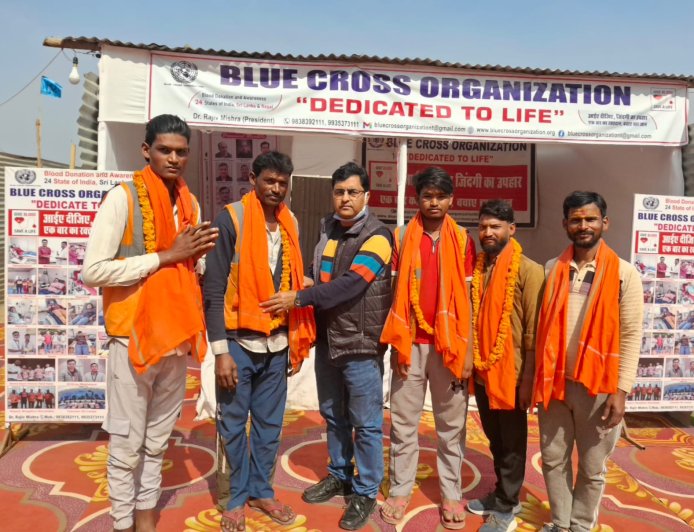 ब्लू क्रॉस आर्गेनाइजेशन ने सफाई कर्मी को किया सम्मानित 
